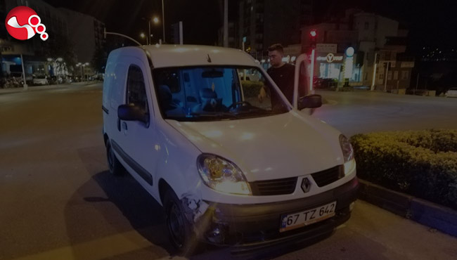 Hafif ticari araca çarptı!