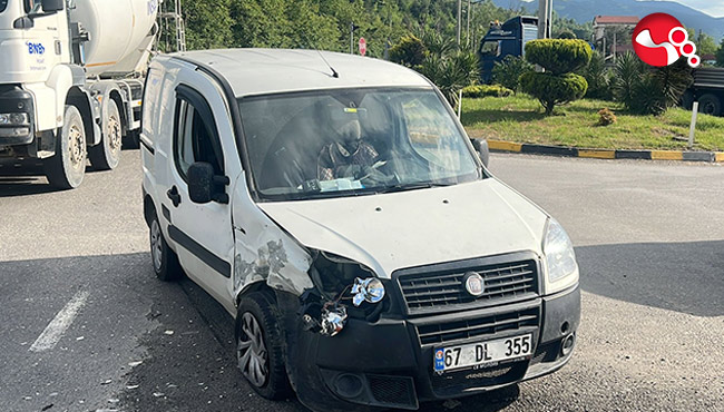 Kavşakta çarpıştılar