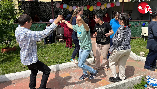 Gönüllerince eğlendiler