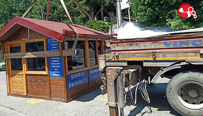 Yaya yoluna yapılan durak kaldırıldı