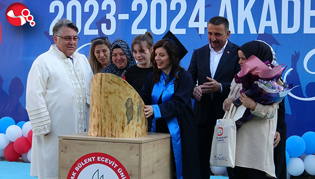 3 bin 200 öğrenci mezuniyet coşkusu yaşadı