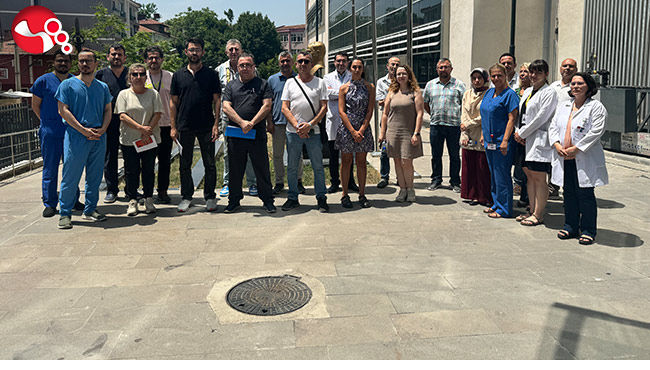 Doktorlar hayatlarını kaybeden mesai arkadaşları için toplandı