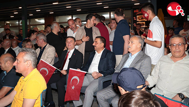 Dev ekranda maç heyecanı