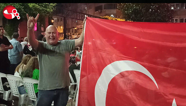 Alman taraftardan bozkurt işareti