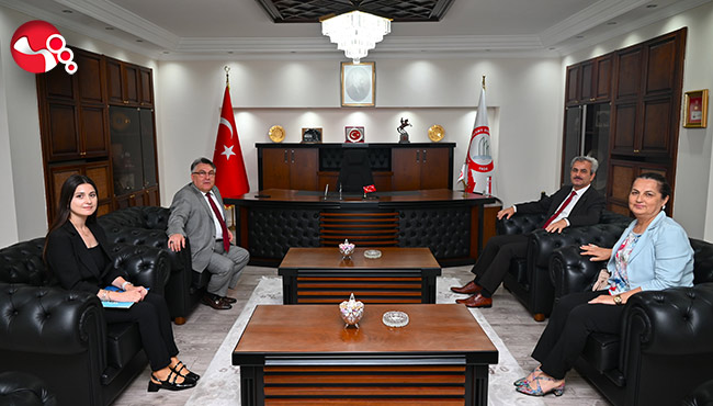 Makamında ağırladı