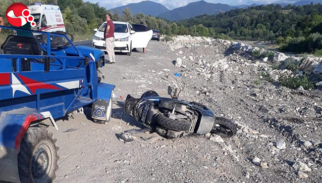 Patpat ile motosiklet çarpıştı!