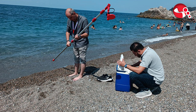 Deniz suyundan numun eler alındı