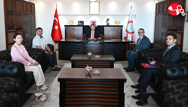 Rektör Özölçer makamında ağırladı