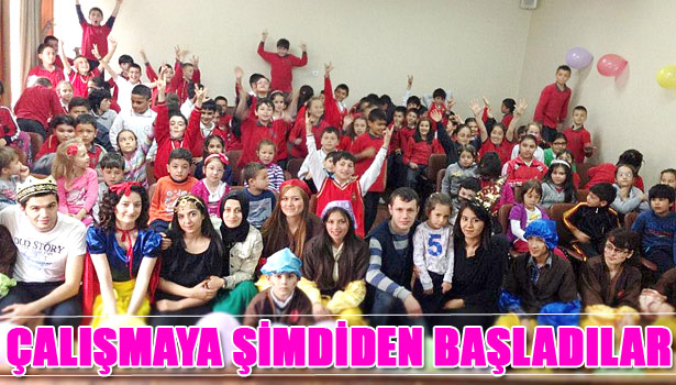 ÜNİVERSİTELİLERDEN MİNİK ÖĞRENCİLERE GÖSTERİ