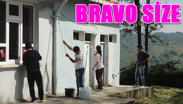 MİNİK KARDEŞLERİNİ MUTLU ETTİLER