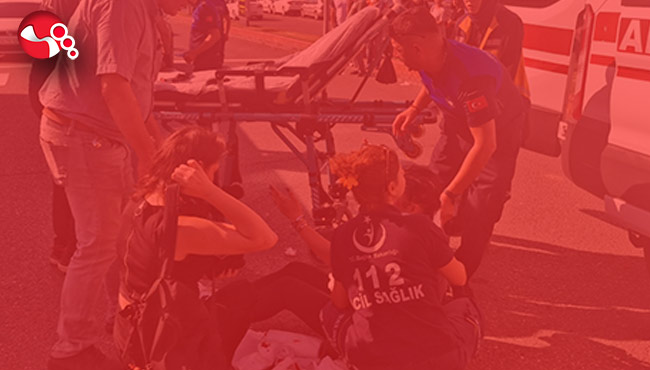 Kırmızı ışıkta çarpıştılar!!!