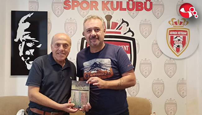 Gazeteci yazar Uzay Karslı, basın mensuplarıyla bir araya geldi