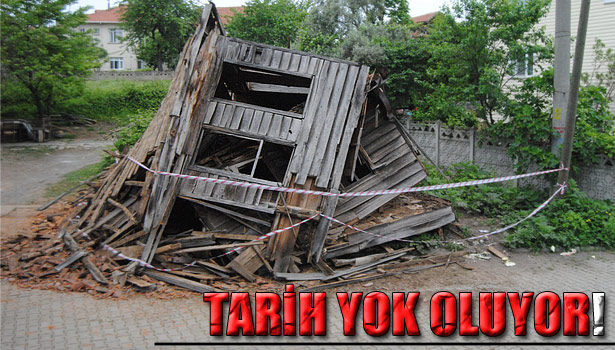 TARİHİ BİR BİNA DAHA ÇÖKTÜ