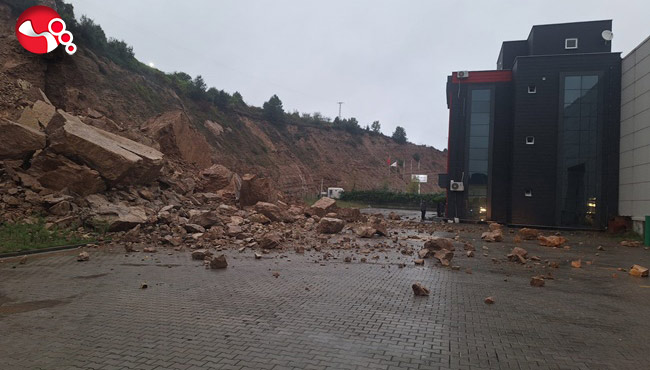 Sağanak yağış sonrası heyelan...