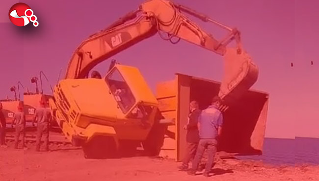 Kamyonet devrildi...