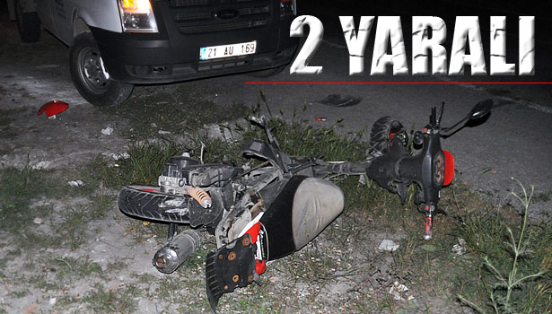 OTOMOBİL MOTOSİKLETE ÇARPTI