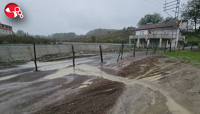 Komşu köye geçişte arazisini kullandılar,tepki gösterdi!....