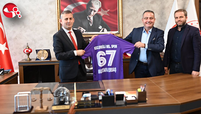 Başkan Katı, Başsavcı Erbaş'a forma hediye etti, maça davet etti