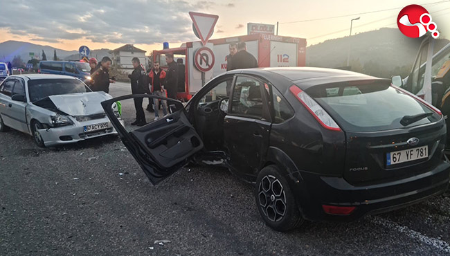 Çarpıştılar:Yaralılar var