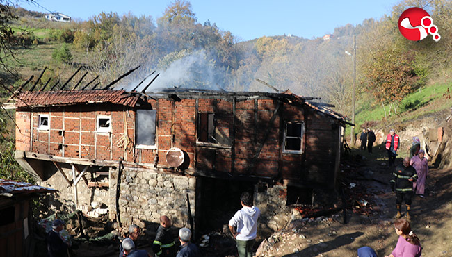 Evi yanan aile kendilerine uzanacak yardım eli bekliyor...