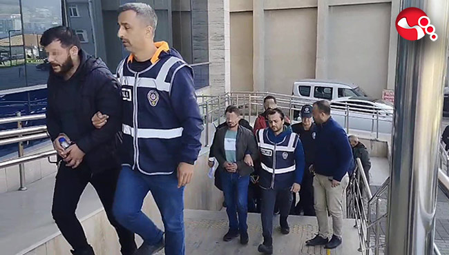 Trafikte başladı, mahallede devam etti... Şüpheliler adliyede...