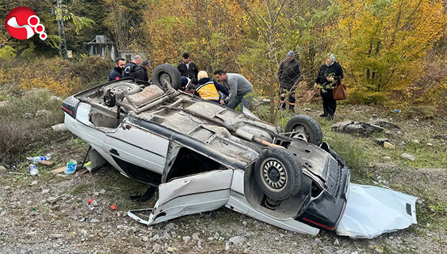 Ters dönen araçtan sağ kurtuldular