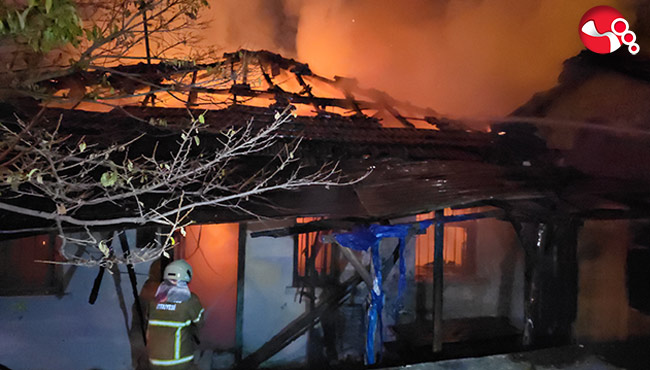 Alevler geceyi aydınlattı