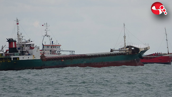 Yük gemileri sallandı