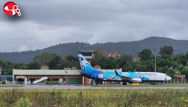 Almanya'dan Zonguldak'a gelen yolcu uçağına yıldırım düştü