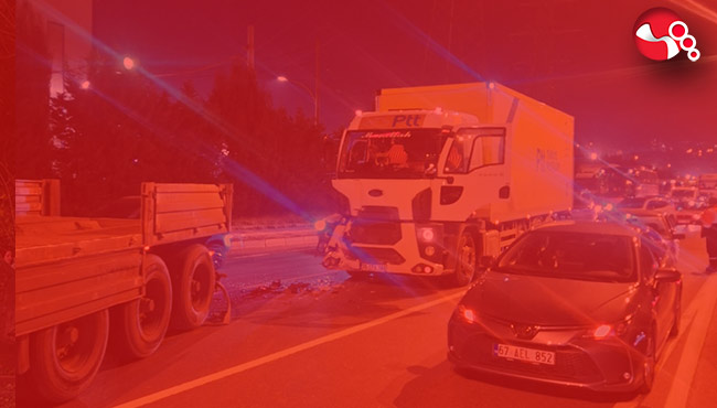 Kamyon tıra çarptı