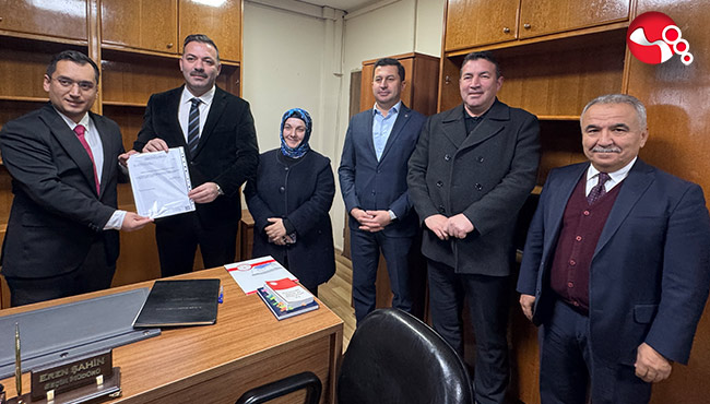 AK Parti İl Başkanı Mustafa Çağlayan mazbatasını aldı