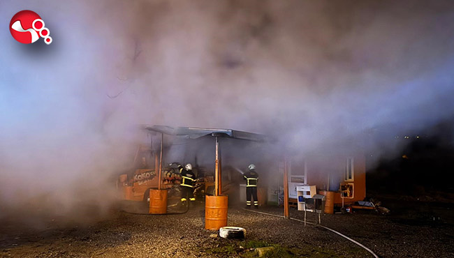 Minibüs alevlere teslim oldu