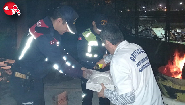 Geleneksel ikramlarını sürdürdüler…