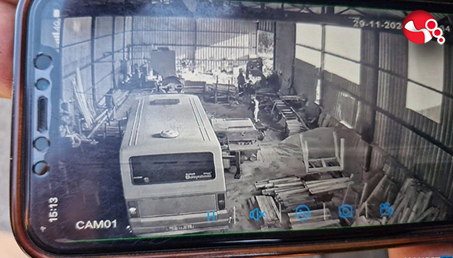 İş yerine minibüsle girmişti!...