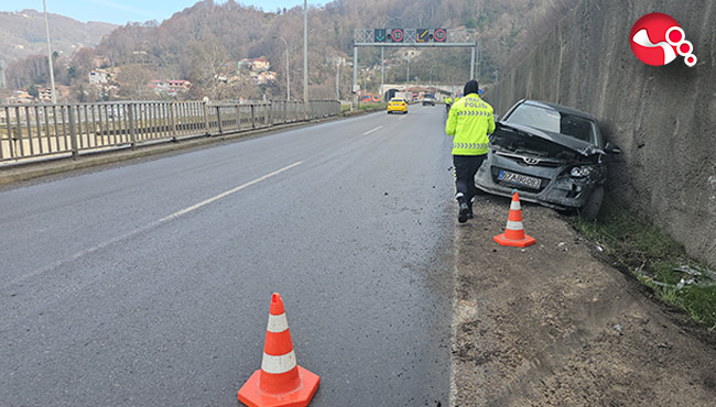 Ters yönde seyreden araca çarpmamak için kaza yaptı