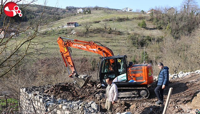 Evi yanan aile hayırseverlerin yardımını bekliyor