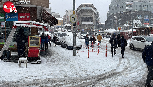 Zonguldak'ta kar yağışı hayatı olumsuz etkiledi