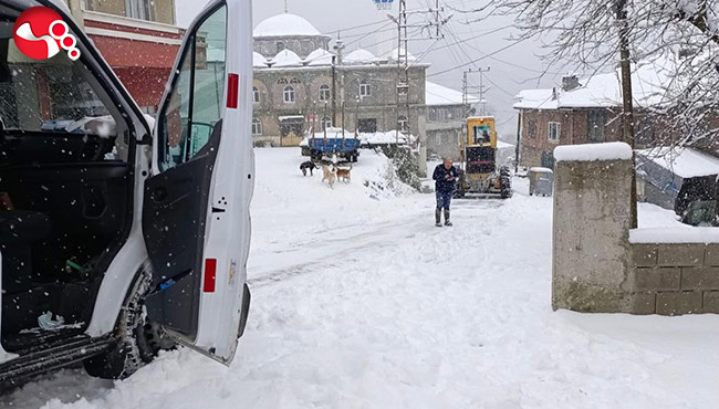 Hastaya ulaşmak için köy hizmetleri ve sağlık ekipleri seferber oldu