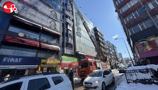 Tehlike oluşturan kar kütleleri temizlendi