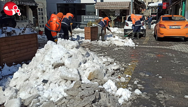 Cadde ve sokaklarda kar temizliği başladı