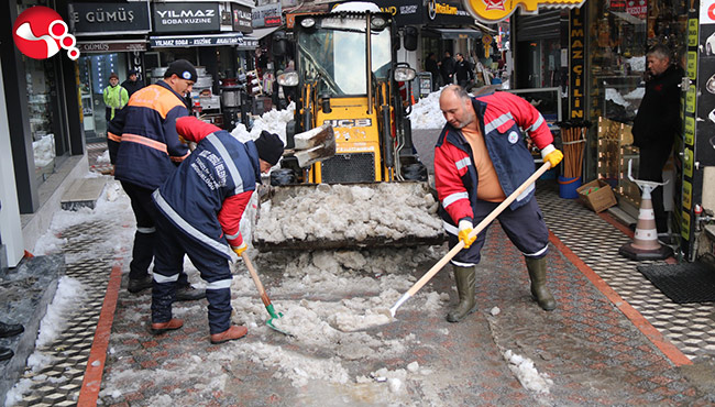 Kar kütleleri kaldırılıyor…