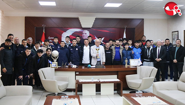 Şampiyonlardan Başkan Posbıyık'a ziyaret