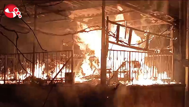 Patlamaların ardından alevler yükseldi