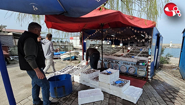 50 lirayı duyan tezgaha koştu