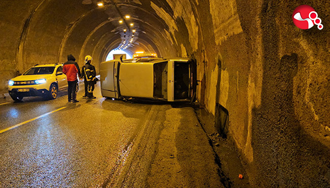 Tünelde devrildi