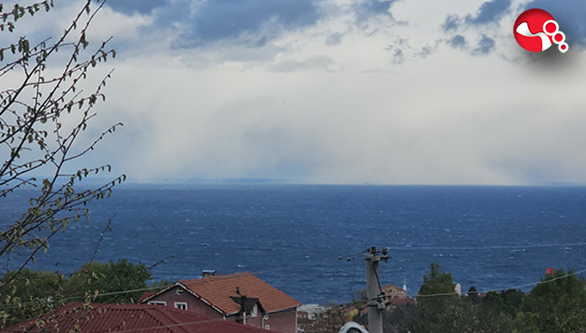 Denizden gelen kar bulutu Zonguldak'ta