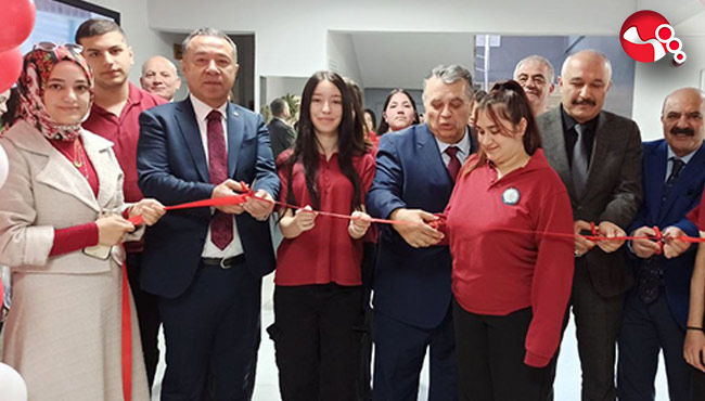 Protokol üyeleri ve eğitimciler açılışta bir araya geldi