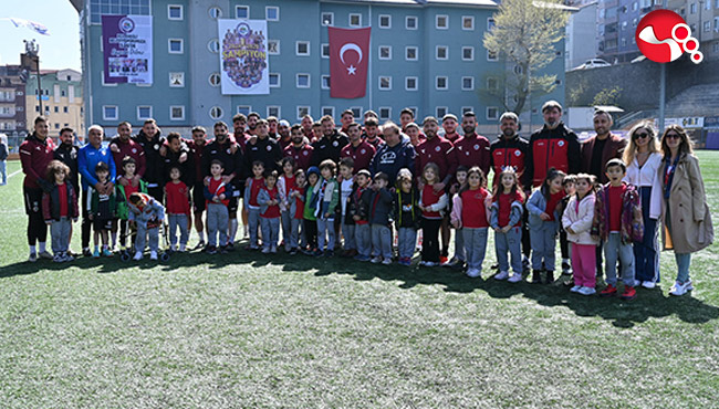 Şampiyona, miniklerden sürpriz!...