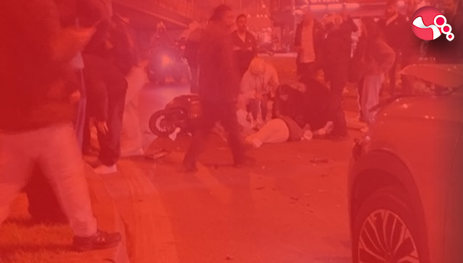 Otomobille motosiklet çarpıştı