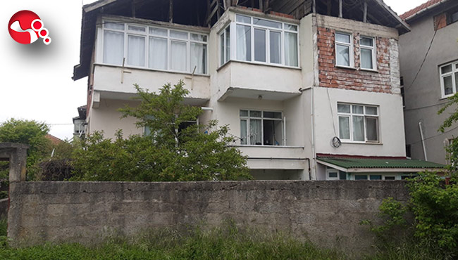 Balkonda ölü bulundu